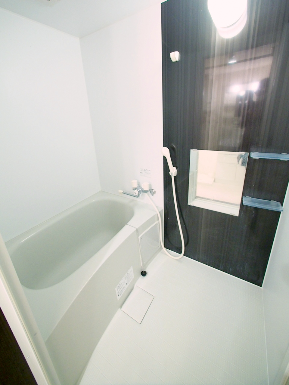 バス・シャワールーム　広々タイプのお風呂です♪