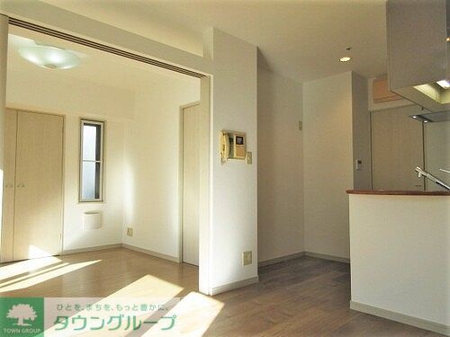 居室・リビング　ダイニングキッチン約8.1畳