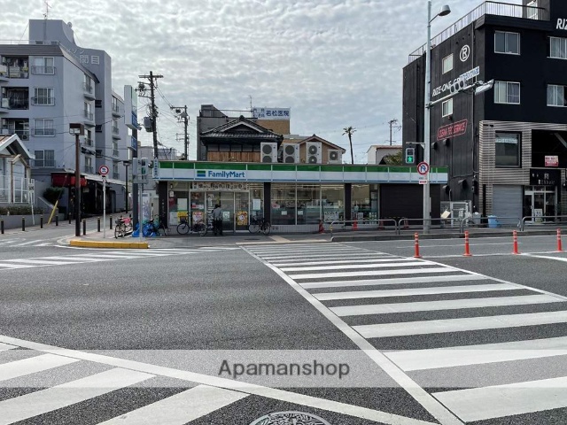 コンビニ　ファミリーマート（コンビニ）まで579m