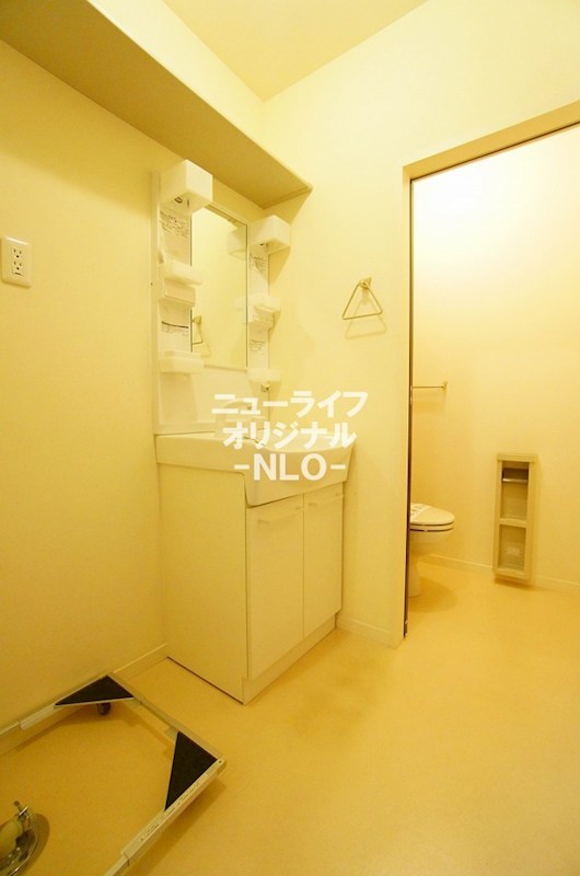 洗面設備　身支度やシンク周りのお手入れに便利なシャワー付き洗面台