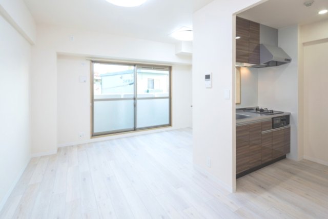 居室・リビング　※同室タイプの画像です。内装の色などが異なる場合があります。