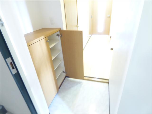 玄関　下駄箱付きの玄関です