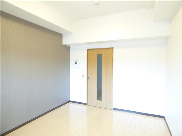 居室・リビング　アクセントクロスがお洒落ですね