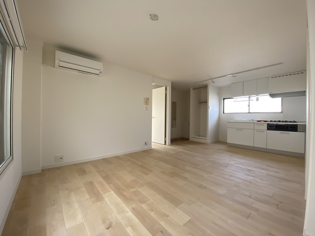 居室・リビング　風の通りも気持ちの良いお部屋です。