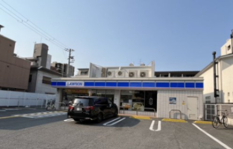 コンビニ　ローソン高倉町１丁目店（コンビニ）まで111m