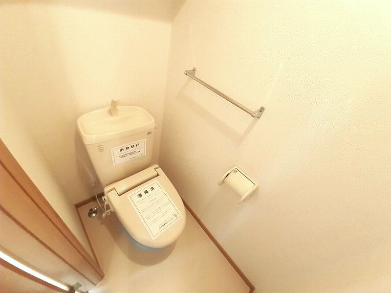 トイレ　※別号室の写真です。