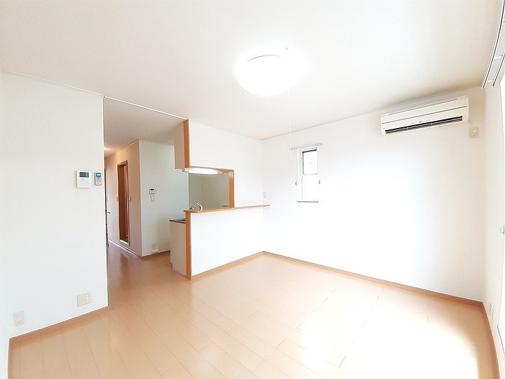 居室・リビング　※別号室の写真です。