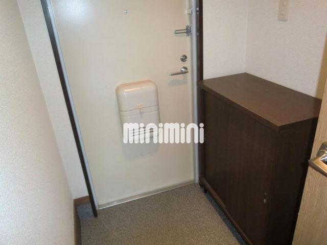 玄関　下駄箱付き