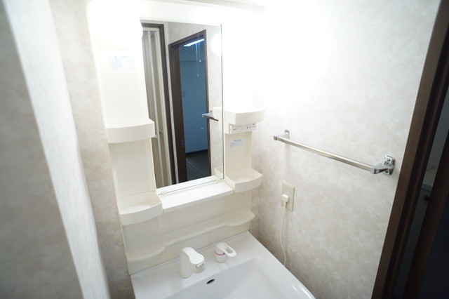 洗面設備　※別部屋の参考写真です。