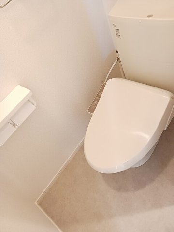 トイレ　清潔感のあるトイレです