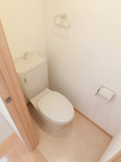 トイレ　清潔感のあるお手洗いです。