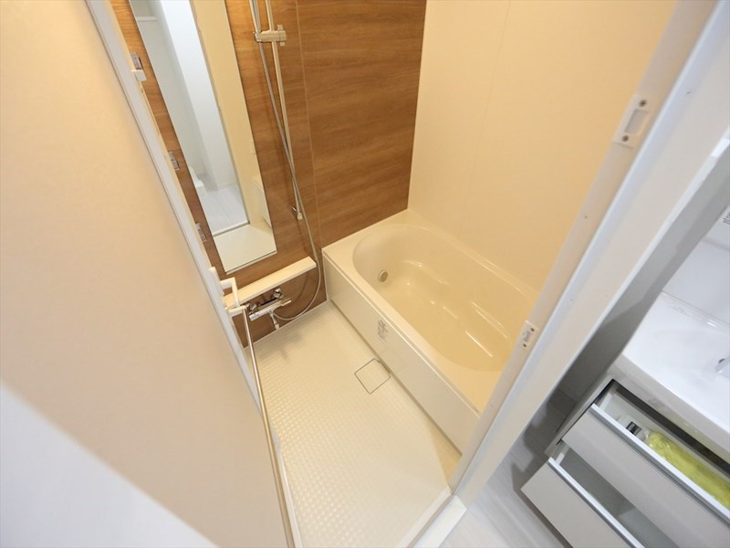 バス・シャワールーム　浴室暖房乾燥機付　追い焚き・オートバス機能付お風呂