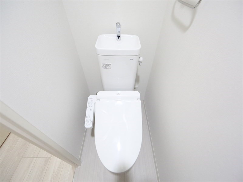 トイレ　温水洗浄暖房便座付トイレ