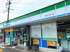 コンビニ　ファミリーマート（コンビニ）まで630m