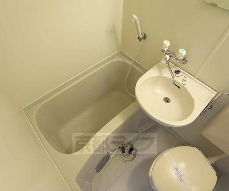 バス・シャワールーム　きれいなユニットバスです。