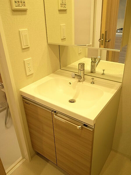 洗面設備　※別部屋の参考写真です。