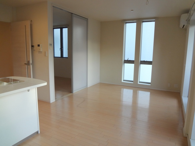 居室・リビング　★明るいフローリングの角部屋です★