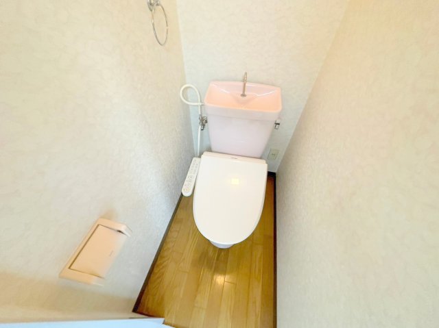 トイレ　綺麗なトイレにはウォシュレット標準装備です。