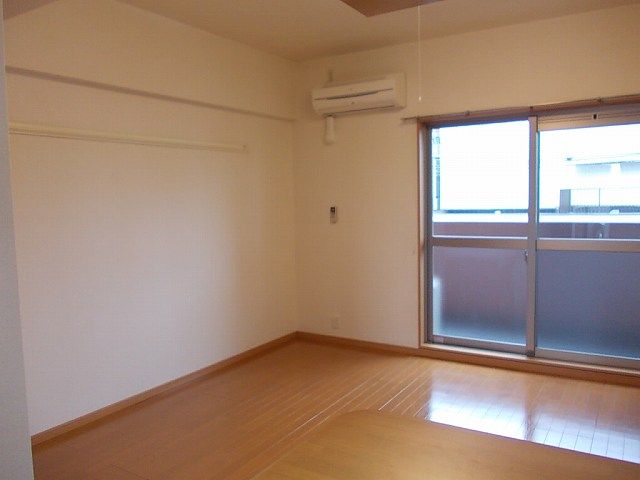 居室・リビング　リビングです　以下別号室参考写真です