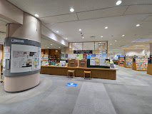 図書館　中野区立中央図書館（図書館）まで667m