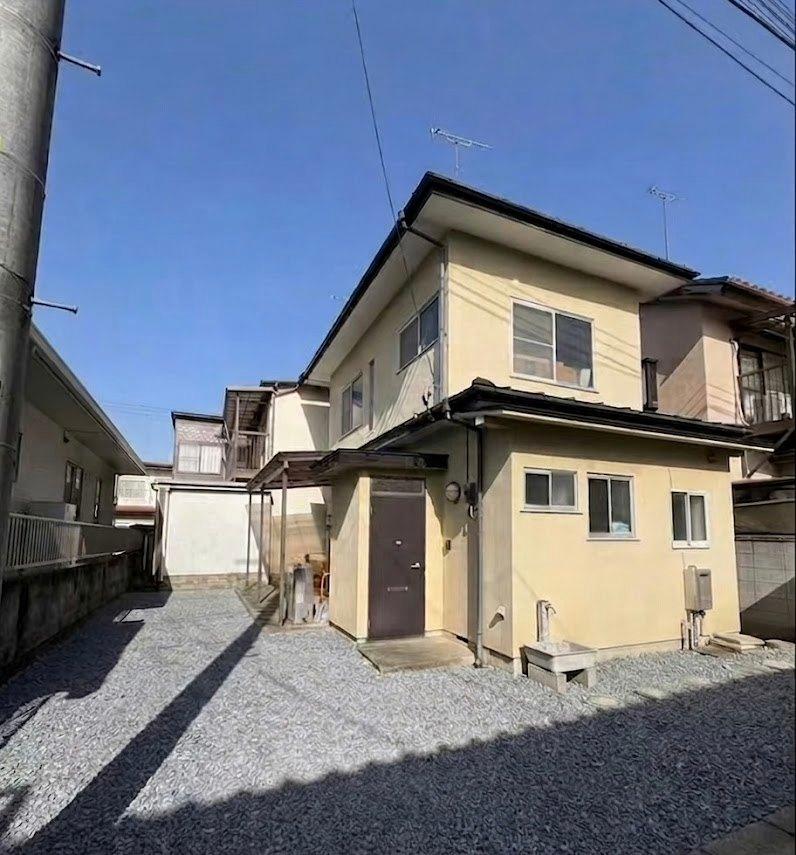 建物外観　静かな住宅街に佇む戸建て！便利な立地でゆとりある暮らしを