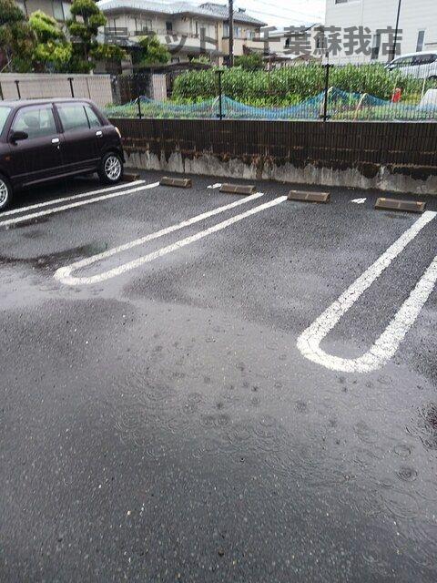 駐車場　駐車場があるので、車を買う予定の方も安心です