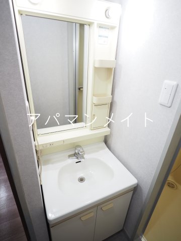 洗面設備　コンパクトで使いやすい洗面所