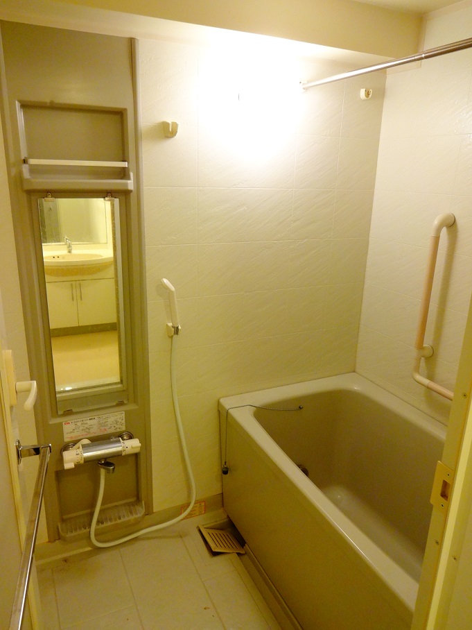 バス・シャワールーム　同マンション別部屋