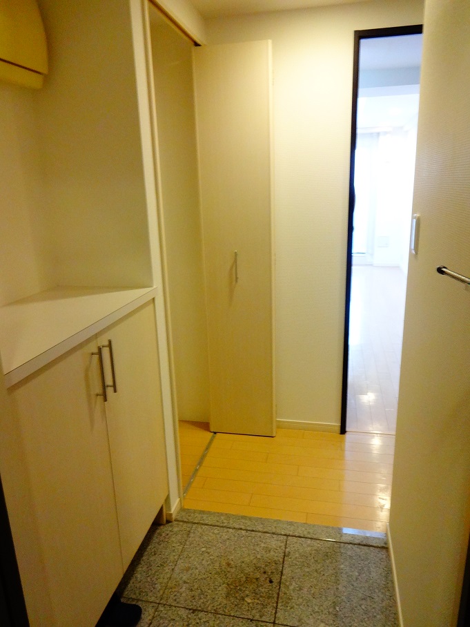 玄関　同マンション別部屋