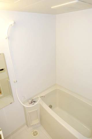 バス・シャワールーム　追い焚き機能付きのバスルーム！