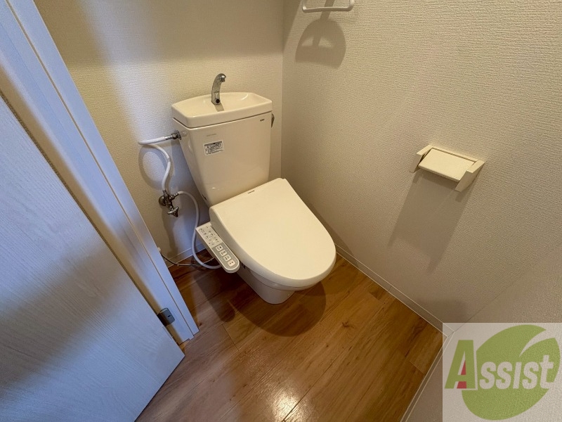 トイレ　こちらはトイレです。清潔感があり、安心して使用できます。