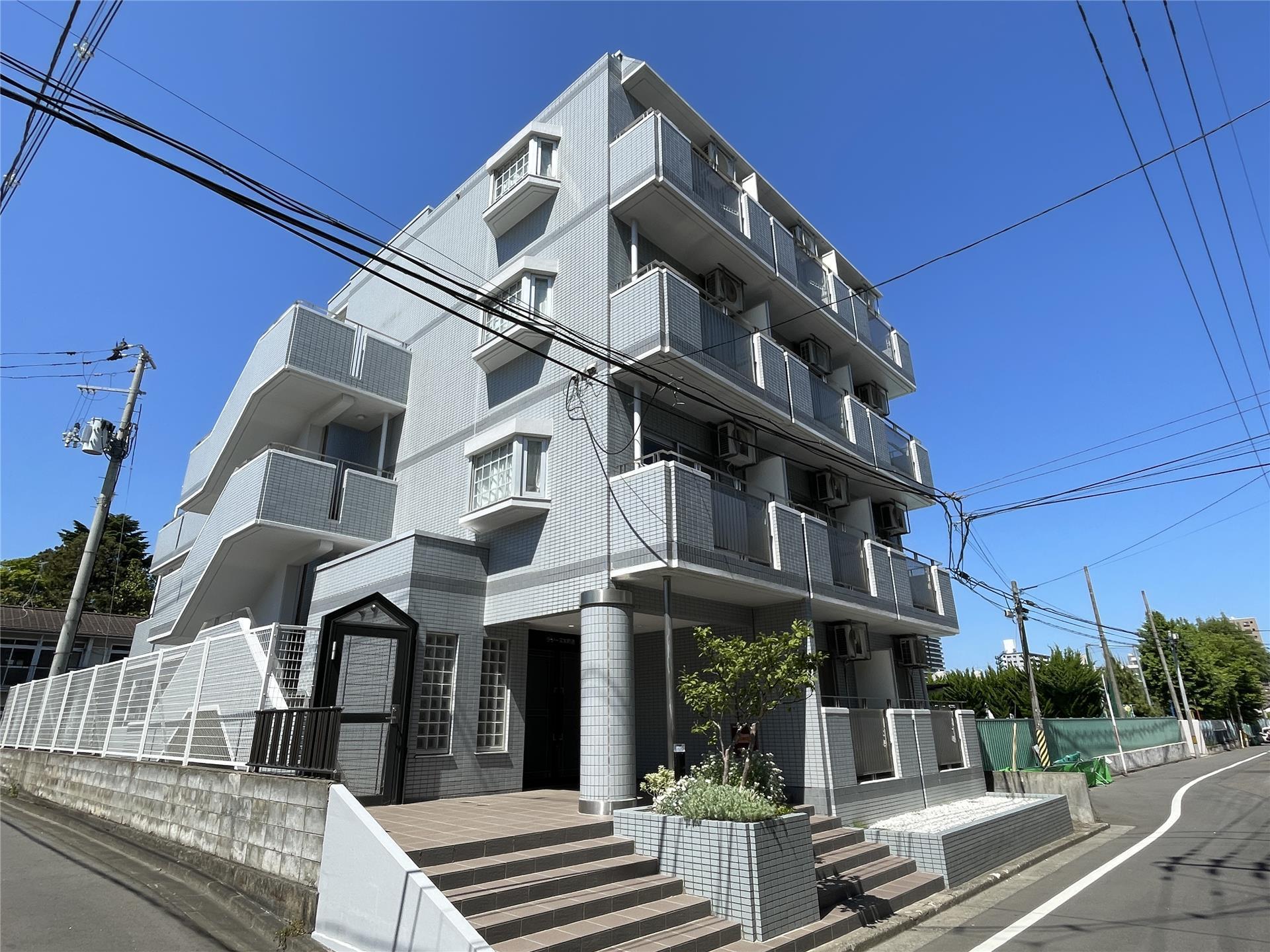 建物外観　女性専用オートロック付きマンションです