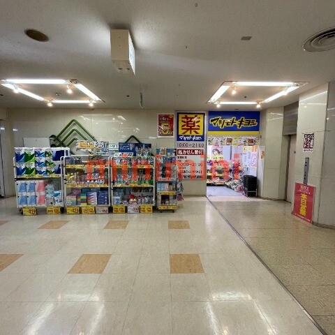 ドラックストア　マツモトキヨシ高槻駅前グリーンプラザ店（ドラッグストア）まで159m