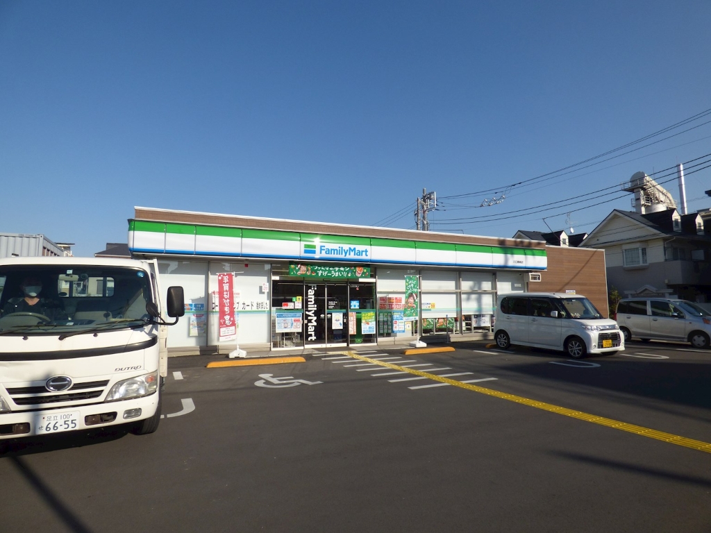 コンビニ　ファミリーマート 川口柳崎店（コンビニ）まで749m