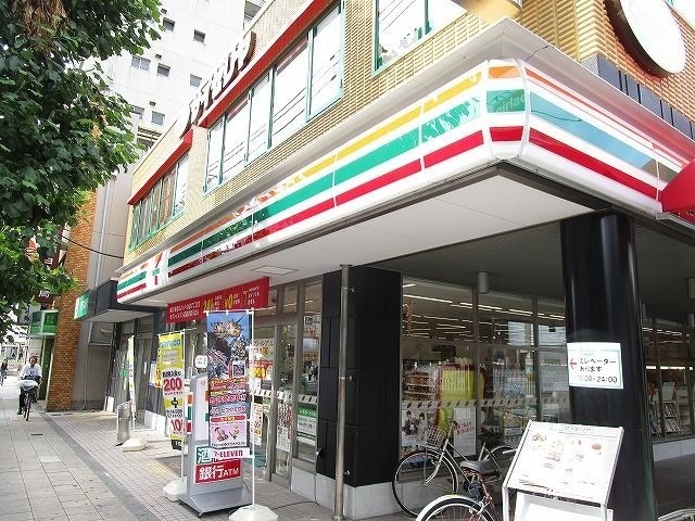 コンビニ　セブンイレブン（コンビニ）まで298m