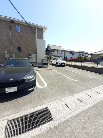 駐車場　駐車場に車を止められます