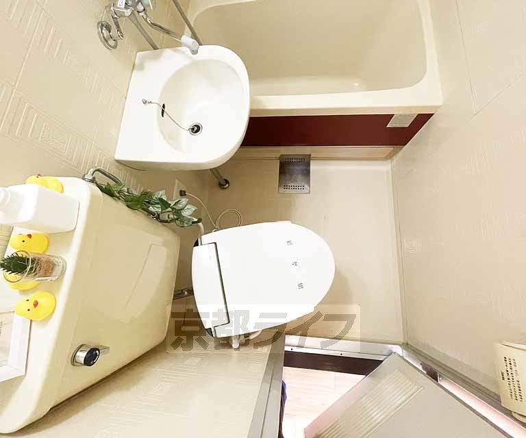 トイレ　なんとウォシュレットつきです