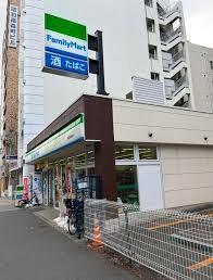 コンビニ　ファミリーマート 南森町駅前店（コンビニ）まで272m