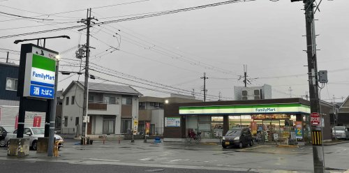 コンビニ　ファミリーマート 伊丹堀池店（コンビニ）まで285m