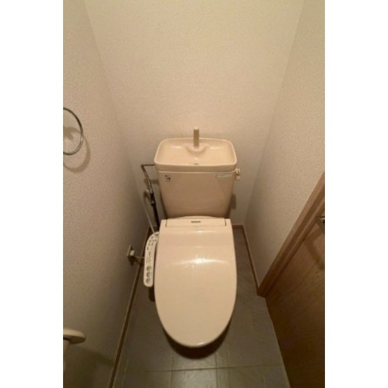 トイレ　別部屋の写真です。
