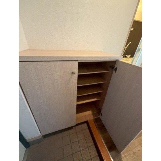 玄関　別部屋の写真です。