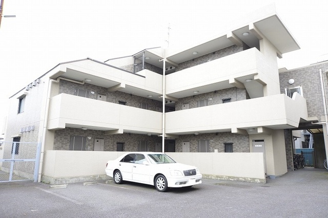 建物外観　２０２２年撮影