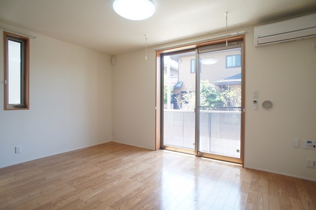 居室・リビング　２面採光なので、明るく風通しのよいお部屋です♪