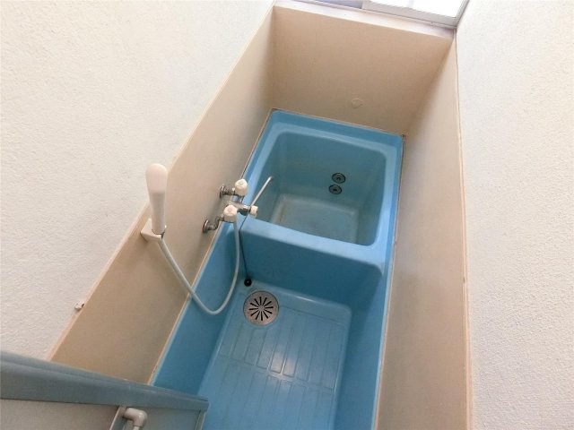 バス・シャワールーム　窓があり換気もしっかりとできるキッチンです♪