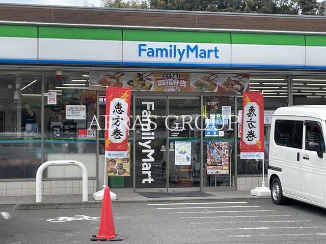 コンビニ　ファミリーマート 藤沢舟地蔵店（コンビニ）まで527m
