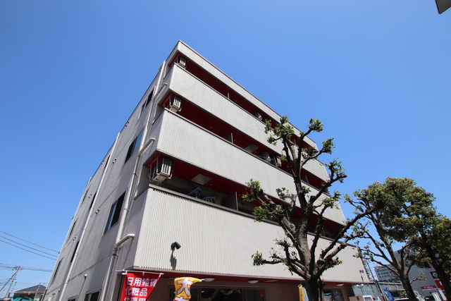 建物外観　経済的な都市ガス♪人気のスーパーのある商業施設まで徒歩圏内♪