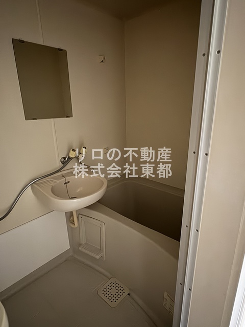 バス・シャワールーム　洗面ボールと一体型のバスルームです♪