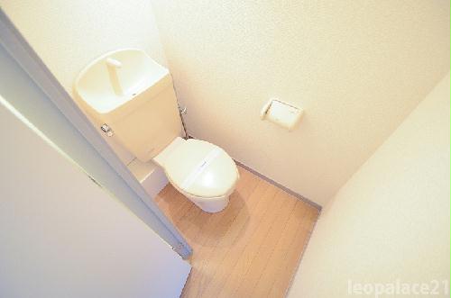トイレ　同タイプ物件の写真です。