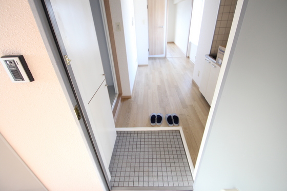 玄関　※別部屋の写真です