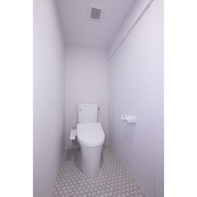 トイレ　※写真は同タイプ住戸です。